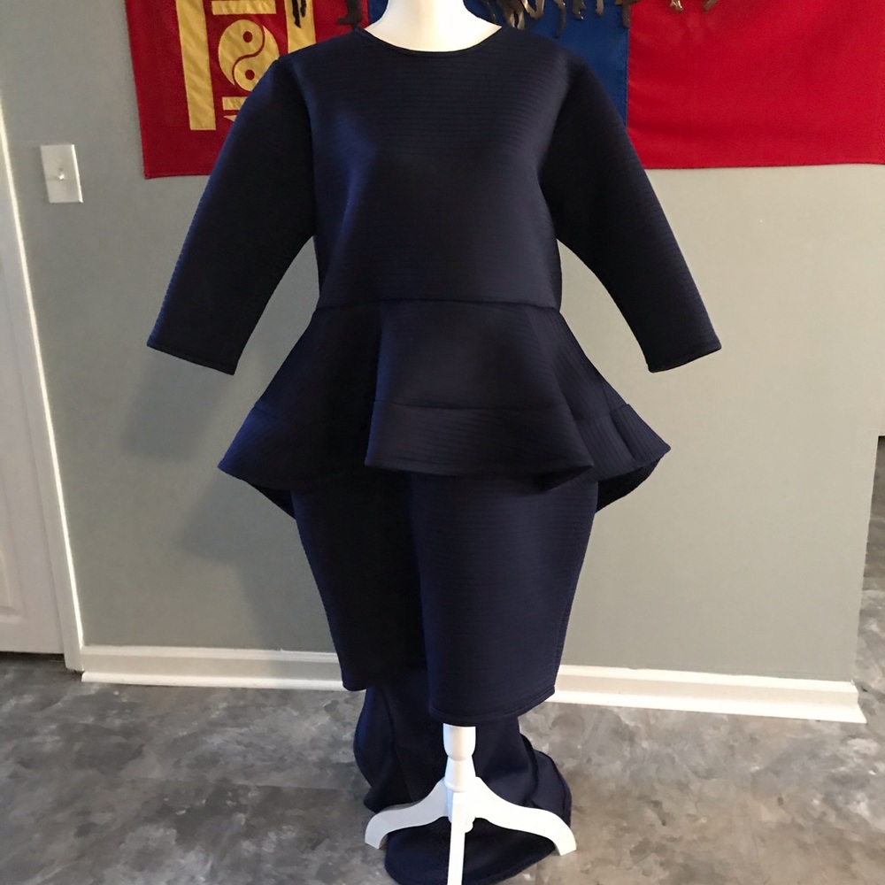⛔️SOLD⛔️Navy Blue peplum low dress❤️